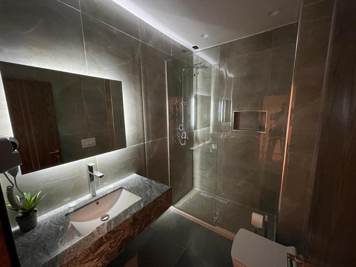 White Crown Hotel Kamez Exteriér fotografie